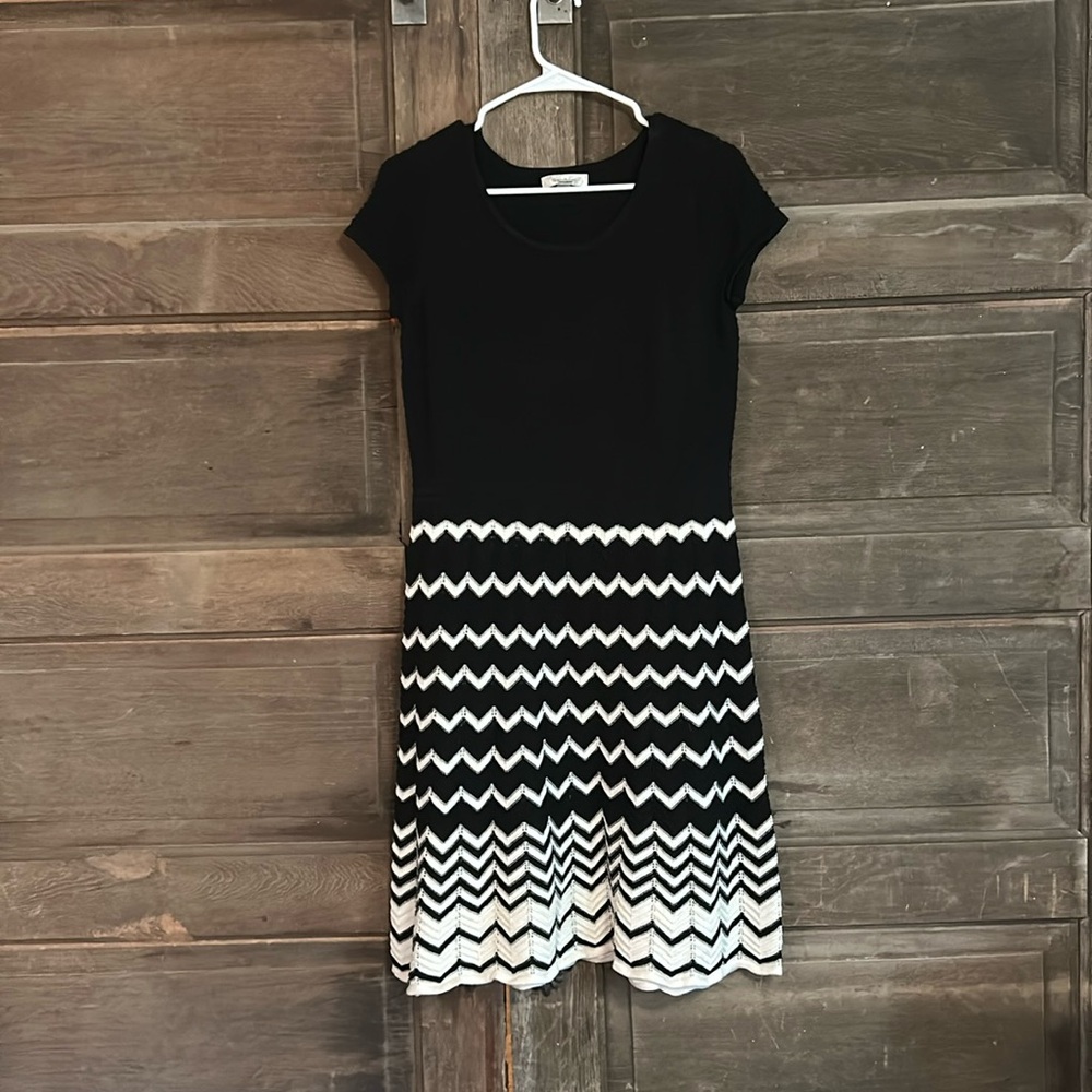 Dress Barn Black White Knit Dress Chevron Fit & Flare Women’s Size Medium